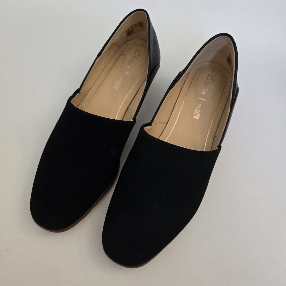 Clarks Pure tone black leather suede cushion loafers sz 8M - Picture 2 of 7